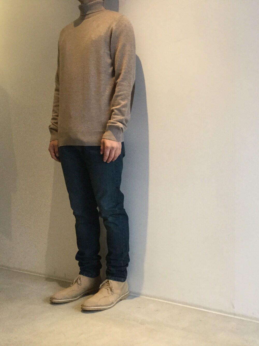 「Maison Margielaのアイテム（ニット/セーター、ベージュ系）」を使った、ensemble staffさん（メンズ・172cm）の秋コーディネートの1枚目の写真