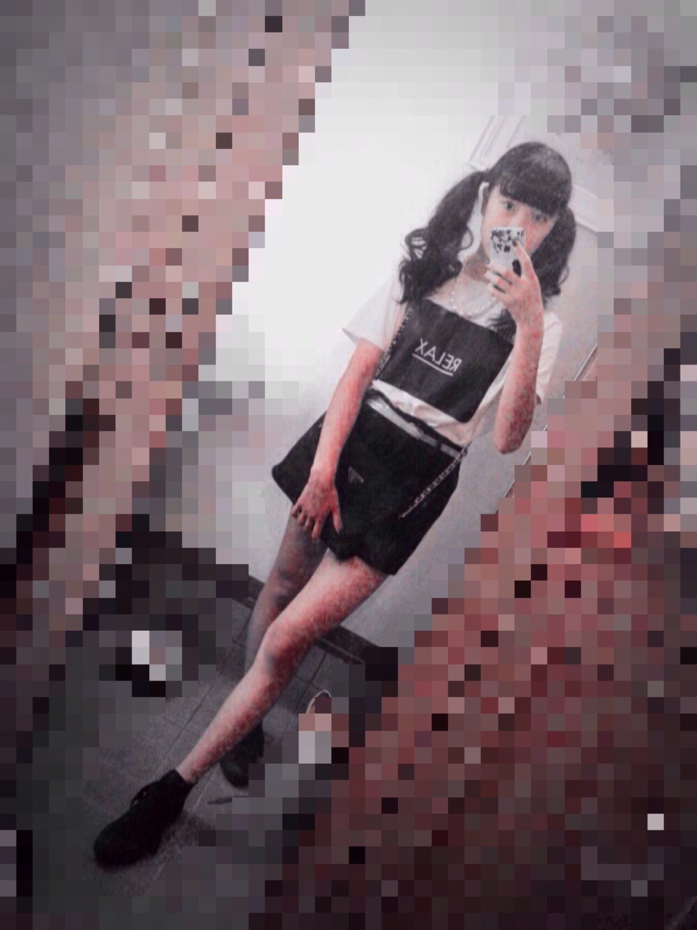 「白黒、モノクロ、WOmB、converse、PRADA」｜「PRADAのアイテム（ショルダーバッグ、ブラック系）」を使った、cham.( 14 )さん（レディース・161cm）の夏コーディネートの1枚目の写真