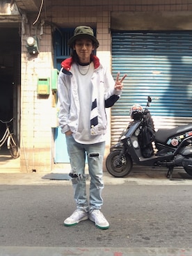 「FILA（フィラ）のアイテム（トレンチコート）」を使った、林韋丞さん（メンズ・174cm）の春コーディネート