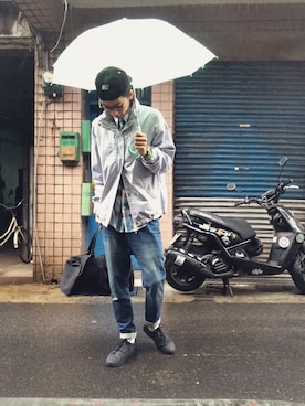 「アイテム（ナイロンジャケット、シルバー系）」を使った、林韋丞さん（メンズ・174cm）の春コーディネート