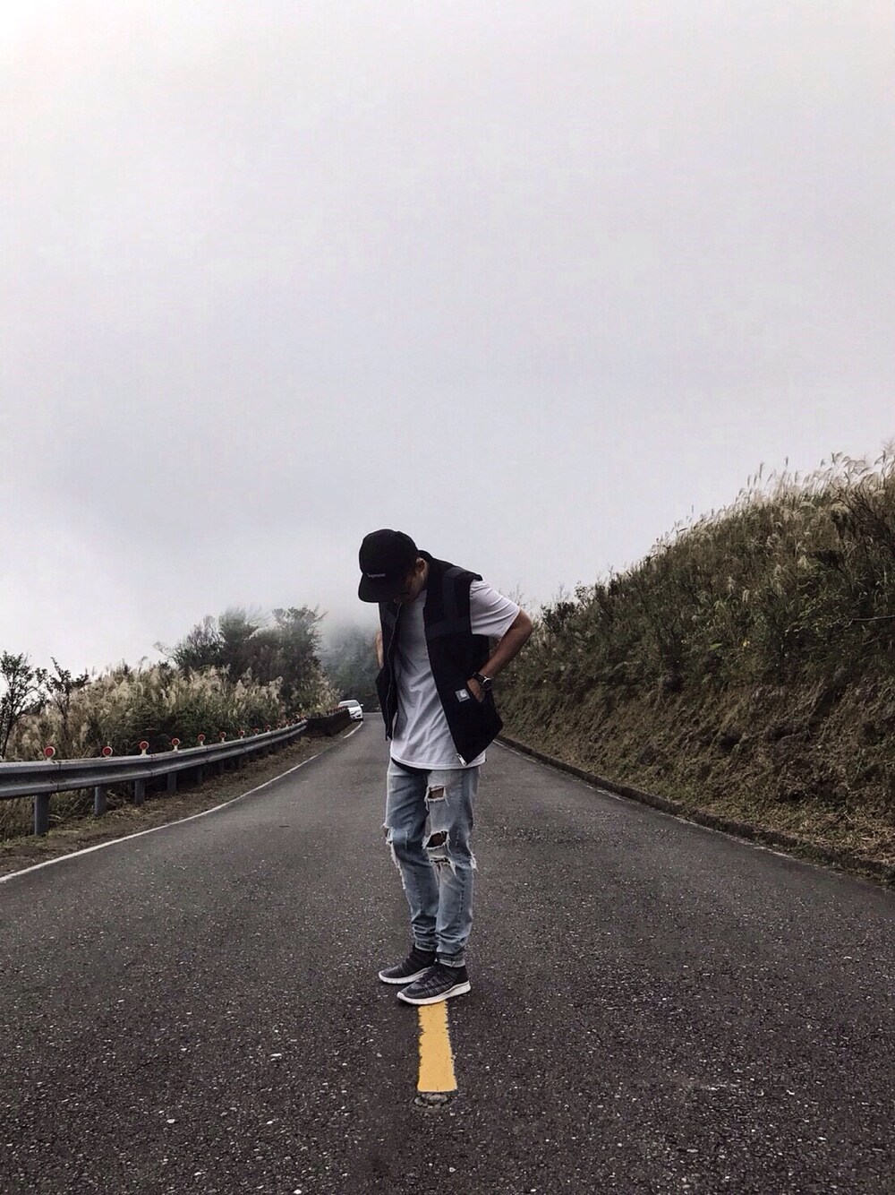 「ootd、Taiwan、冬コーデ、九份、supreme」｜「Supreme のアイテム（キャップ、ブラック系）」を使った、Wilson.Lさん（メンズ・177cm）の秋コーディネートの1枚目の写真