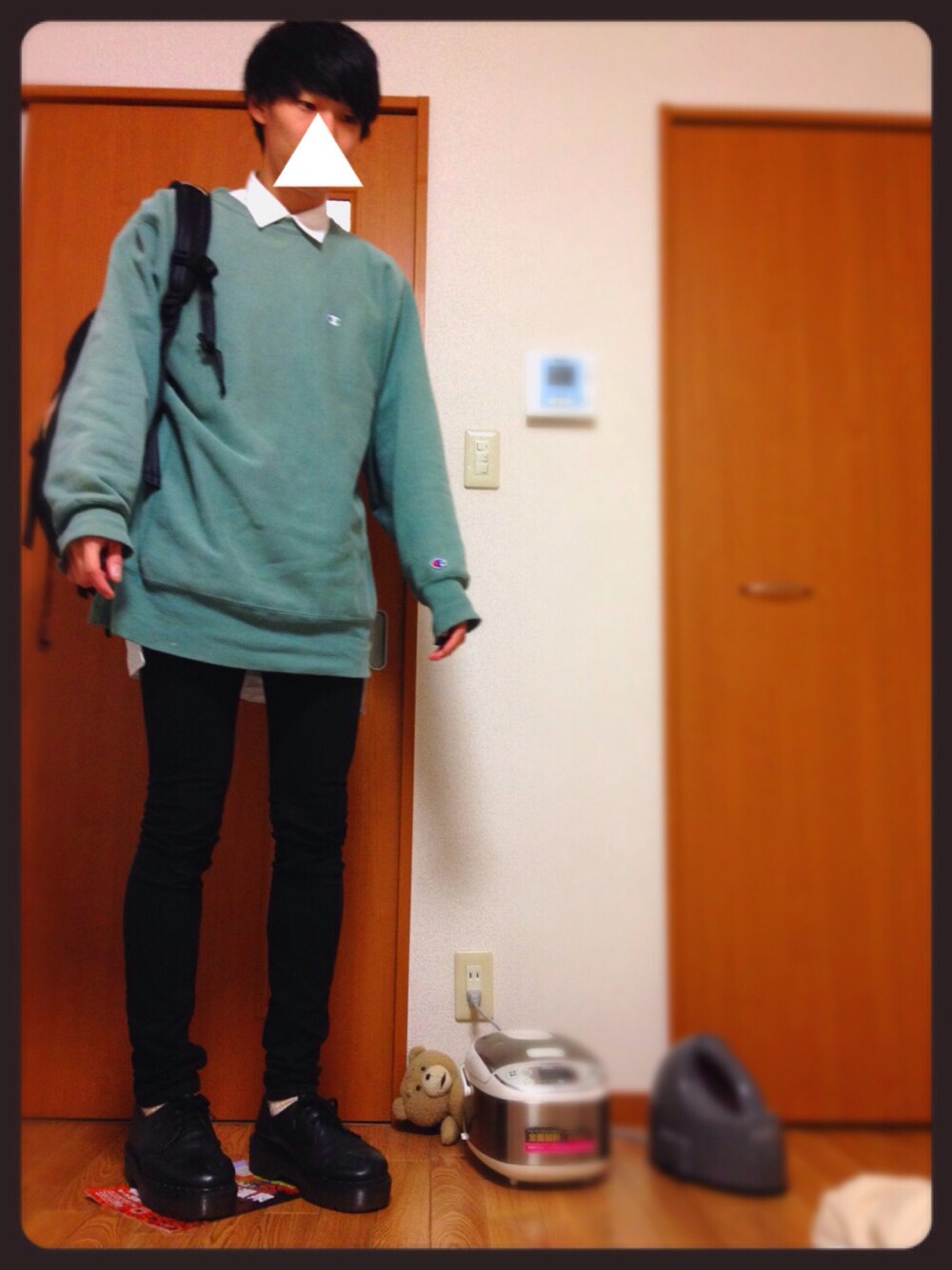 「スウェット、トレーナー、ドクターマーチン、Dr.Martens、スキニー、ビッグシルエット」｜「BEAUTY&YOUTH UNITED ARROWSの【別注】＜VOTE MAKE NEW CLOTHES＞ HOOD LONG SHT BY/シャツо（シャツ/ブラウス、ホワイト系）」を使った、人間国宝さん（メンズ・177cm）の秋コーディネートの1枚目の写真