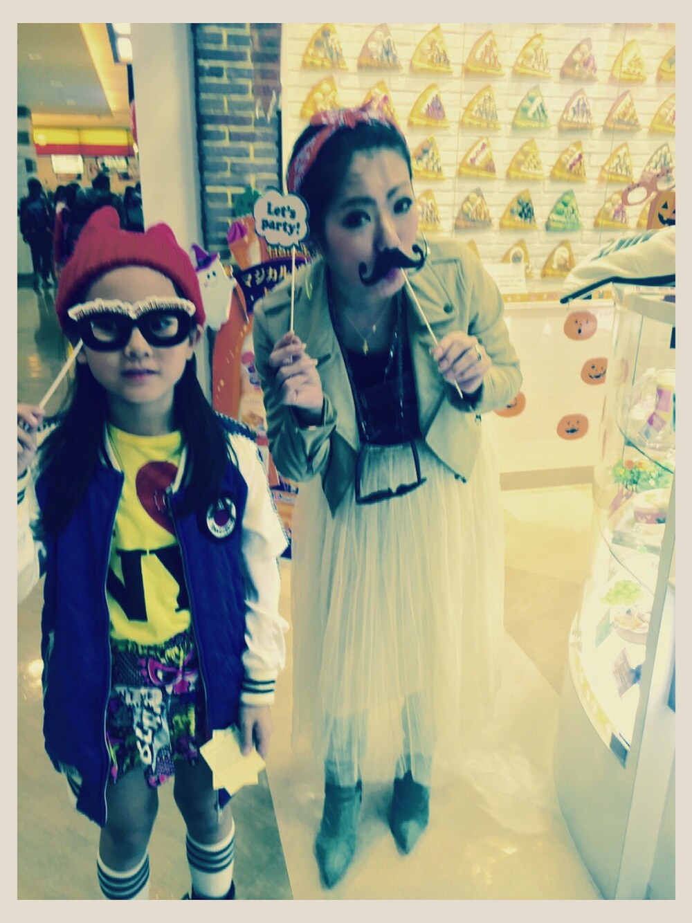 「ootd、birthday、parent-child outfit、娘コーデ、親子コーデ、アラフォー、誕生日で9歳になりますた、めでたい、休日スタイル、焼肉」｜「Ungridのアイテム（ライダースジャケット、ベージュ系）」を使った、woojaさん（レディース・160cm）の秋コーディネートの1枚目の写真