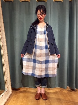 「チェックワンピース」｜「アイテム（マウンテンパーカー）」を使った、Relatroisさん（レディース・161cm）の春コーディネート