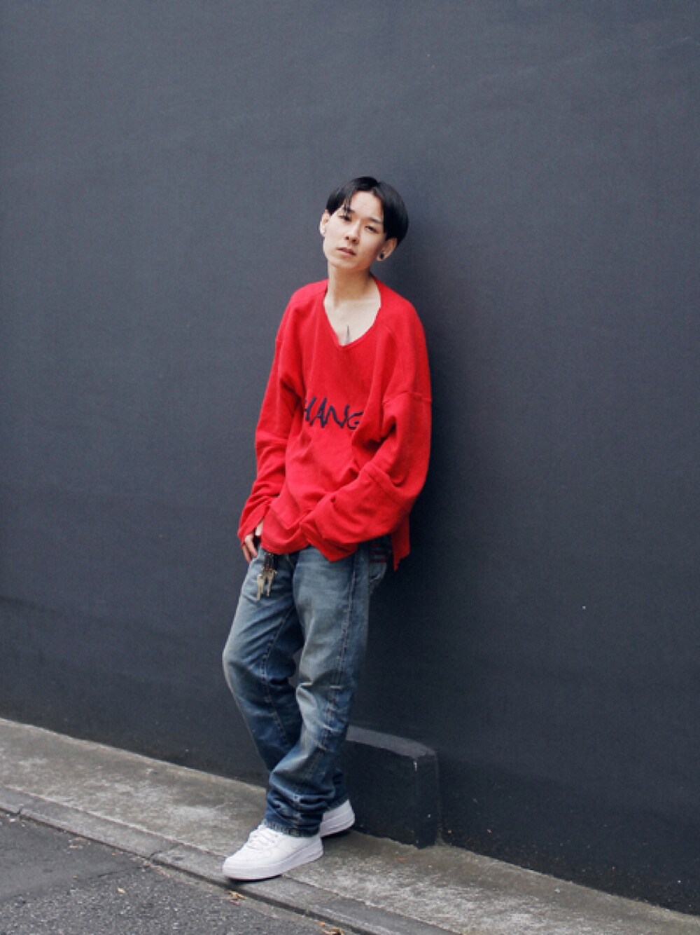 「NAKID」｜「NAKID by G.V.G.V.のEMBROIDERY L/S THERMAL SHIRTS（Tシャツ/カットソー、レッド系）」を使った、Haruka Hatakeyamaさん（メンズ・175cm）の夏コーディネートの1枚目の写真