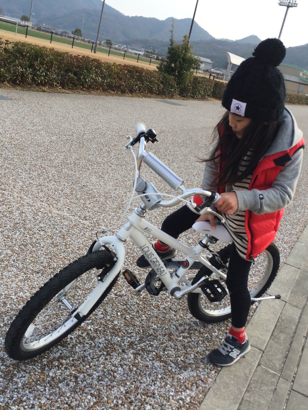 「ルイガノ、ルイガノキッズ、自転車スタイル、kids、キッズコーデ」｜「ルイガノキッズのアイテム（スポーツグッズ、ホワイト系）」を使った、erion&riseiさん（キッズ・120cm）の冬コーディネートの1枚目の写真