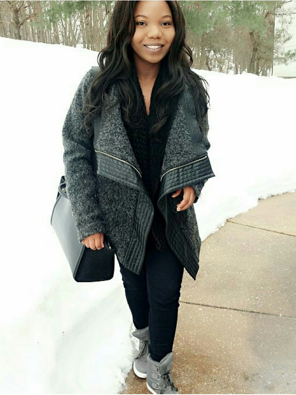 「winter、ootd、STYLE、WINTER STYLE、cold、oversize、coat」｜「H&Mのアイテム（ショルダーバッグ、ブラック系）」を使った、Oliviaさん（レディース・155cm）の秋コーディネートの1枚目の写真