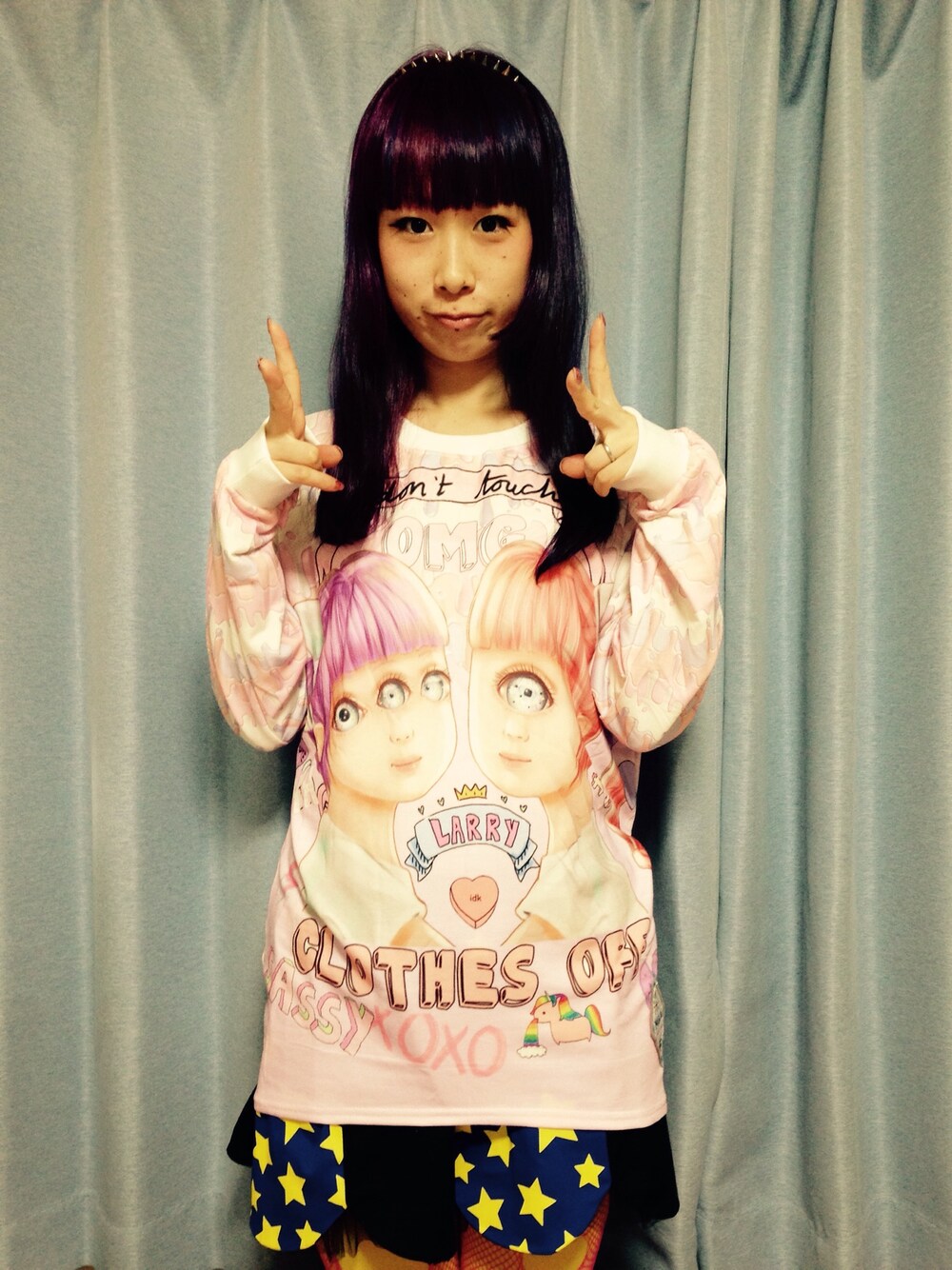 「メンズとお揃い、グロかわ、シュール」｜「雑貨屋さんでのアイテム（Tシャツ/カットソー、ピンク系）」を使った、鈴木りぇさん（レディース・156cm）の秋コーディネートの1枚目の写真