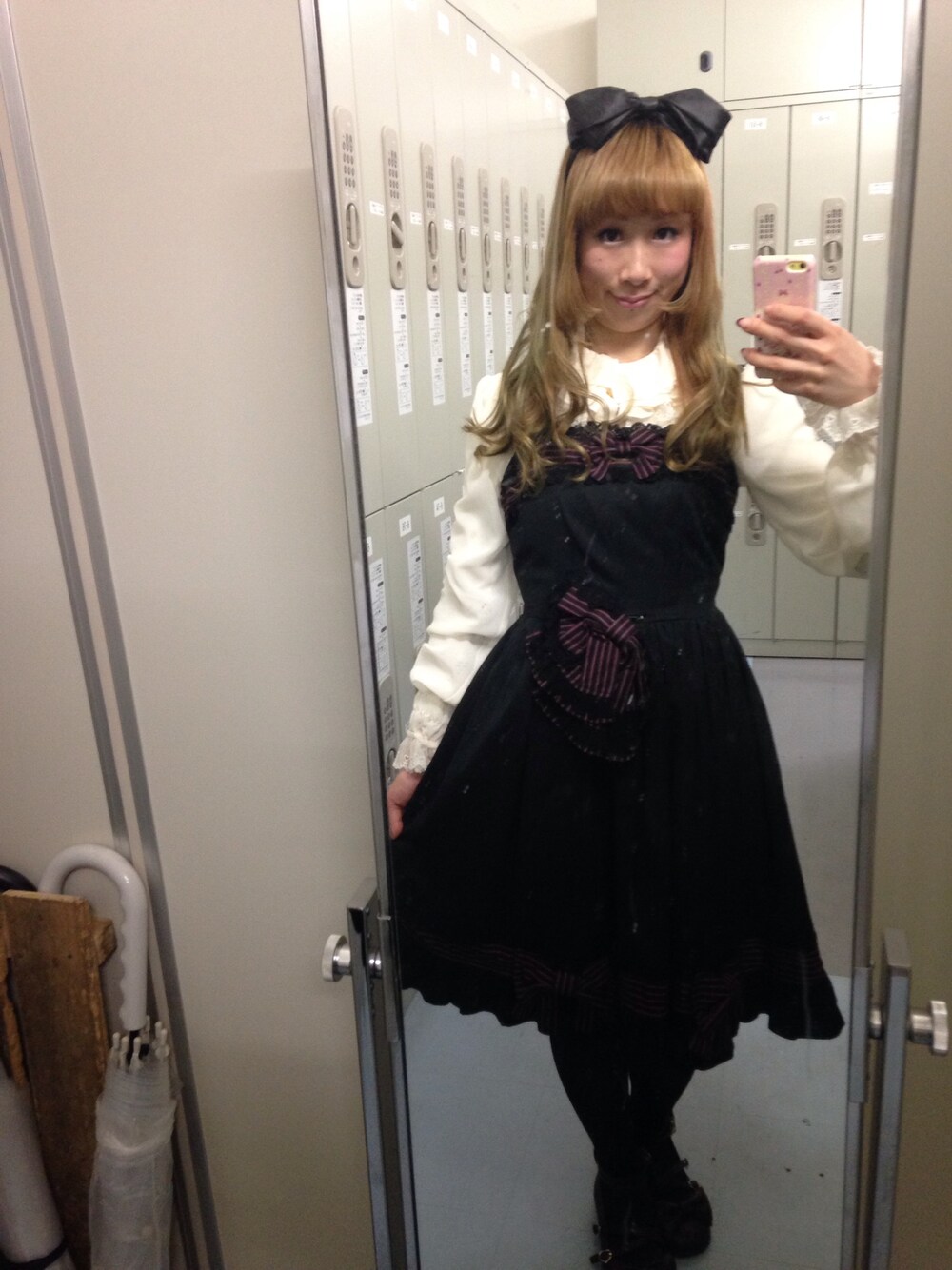 「BABY, THE STARS SHINE BRIGHT、BLACK PEACE NOW、Angelic Pretty、ロリータ、ロリィタ、クラシカル、レジメンタル、黒×生成、仕事着、ジャンパースカート」｜「BABY,THE STARS SHINE BRIGHTのアイテム（ワンピース、ブラック系）」を使った、鈴木りぇさん（レディース・156cm）の冬コーディネートの1枚目の写真