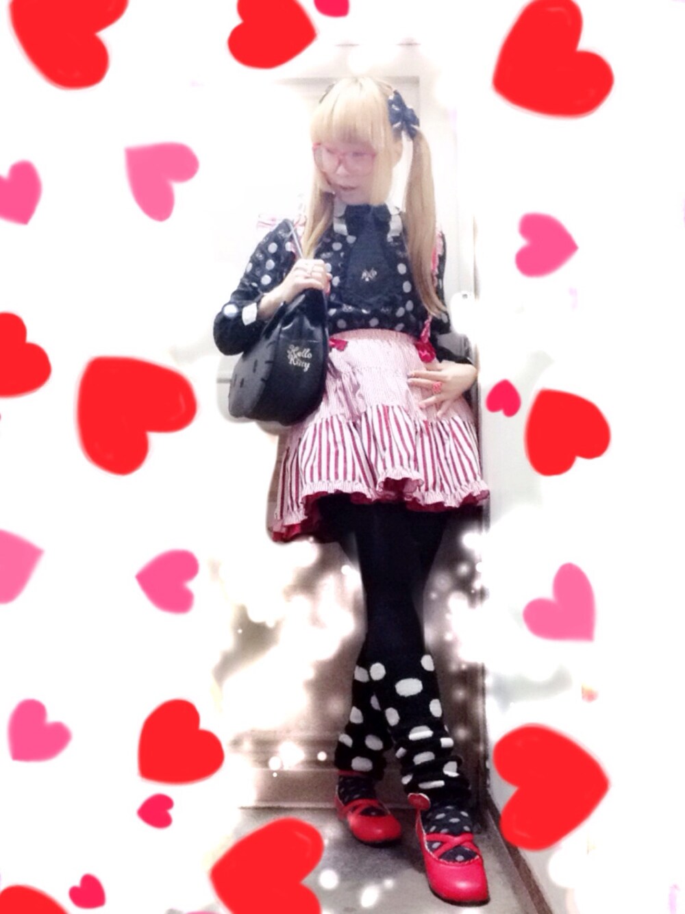 「ロリータ、原宿、女の子、フォロワー募集、model、Japan、harajuku、黒×赤、スカート、ワンピース」｜「ACDCのアイテム（ワンピース、ブラック系）」を使った、鈴木りぇさん（レディース・156cm）の冬コーディネートの1枚目の写真