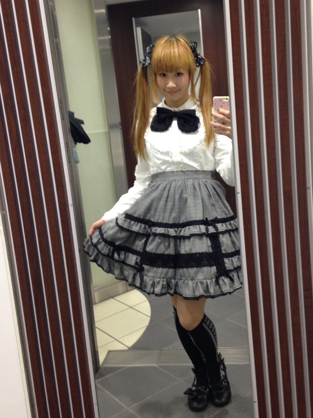 「ロリータ、定番、model、Japan、harajuku、Kawaii、原宿、かわいい、モノトーン、フォロワー募集」｜「Angelic Prettyのアイテム（シャツ/ブラウス、ホワイト系）」を使った、鈴木りぇさん（レディース・156cm）の春コーディネートの1枚目の写真