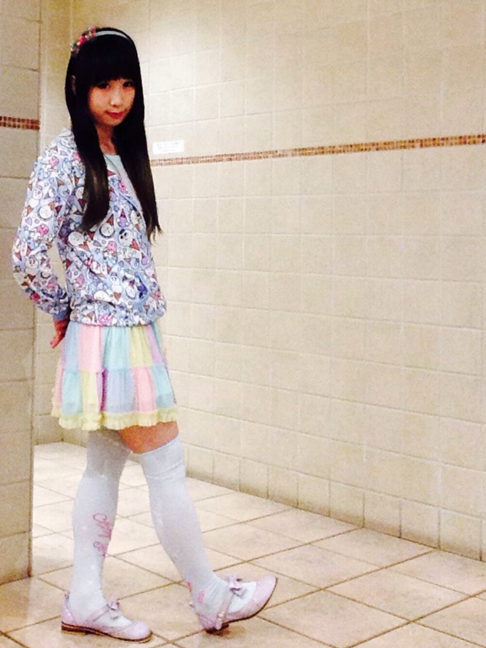 「フォロワー募集、キャラクター、Japan、harajuku、girl、Kawaii、model、Tシャツ、パーカー、パステルカラー」｜「ACDCのアイテム（パーカー、ブルー系）」を使った、鈴木りぇさん（レディース・156cm）の夏コーディネートの1枚目の写真