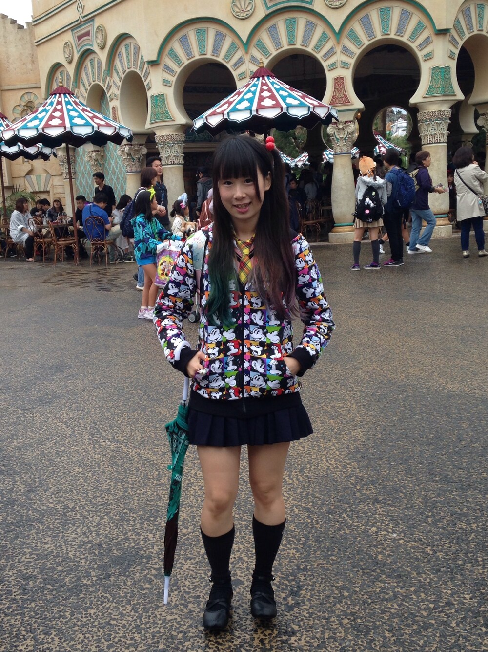 「はろうぃんかわいい、はろかわ、ハロウィン、ディズニー、JK、制服、仮装、コスプレ、パーカー、WEAR HALLOWEEN 2015」｜「Disneyのアイテム（パーカー、ブラック系）」を使った、鈴木りぇさん（レディース・156cm）の秋コーディネートの1枚目の写真