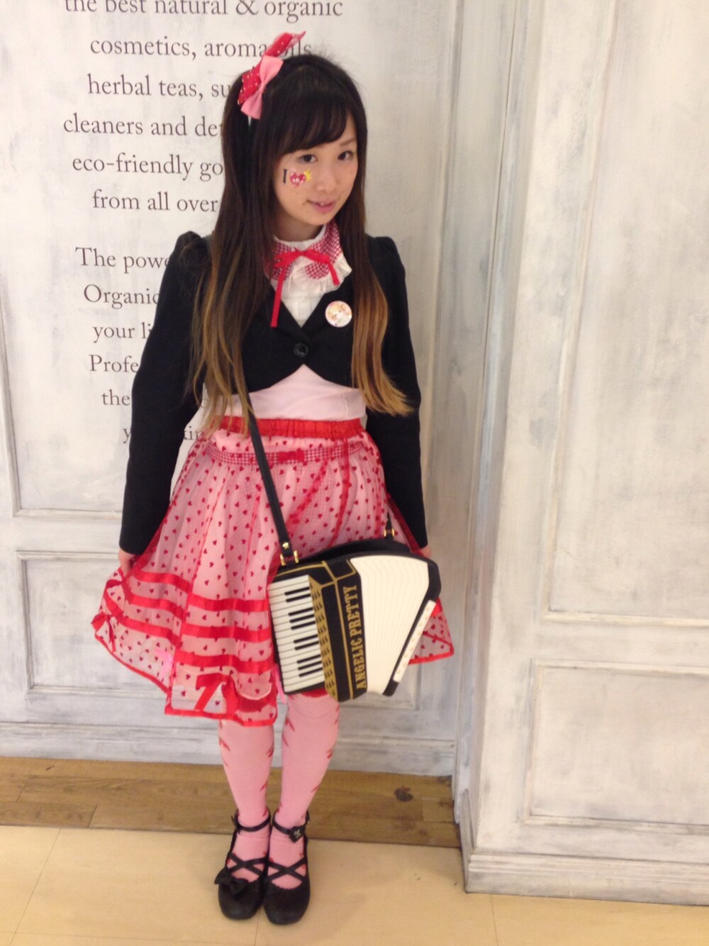 「もしもしニッポン、Japan、harajuku、Kawaii、lolita、model、青文字系、原宿、ロリータ、モデル」｜「地元でのアイテム（バレッタ/ヘアクリップ、レッド系）」を使った、鈴木りぇさん（レディース・156cm）の秋コーディネートの1枚目の写真