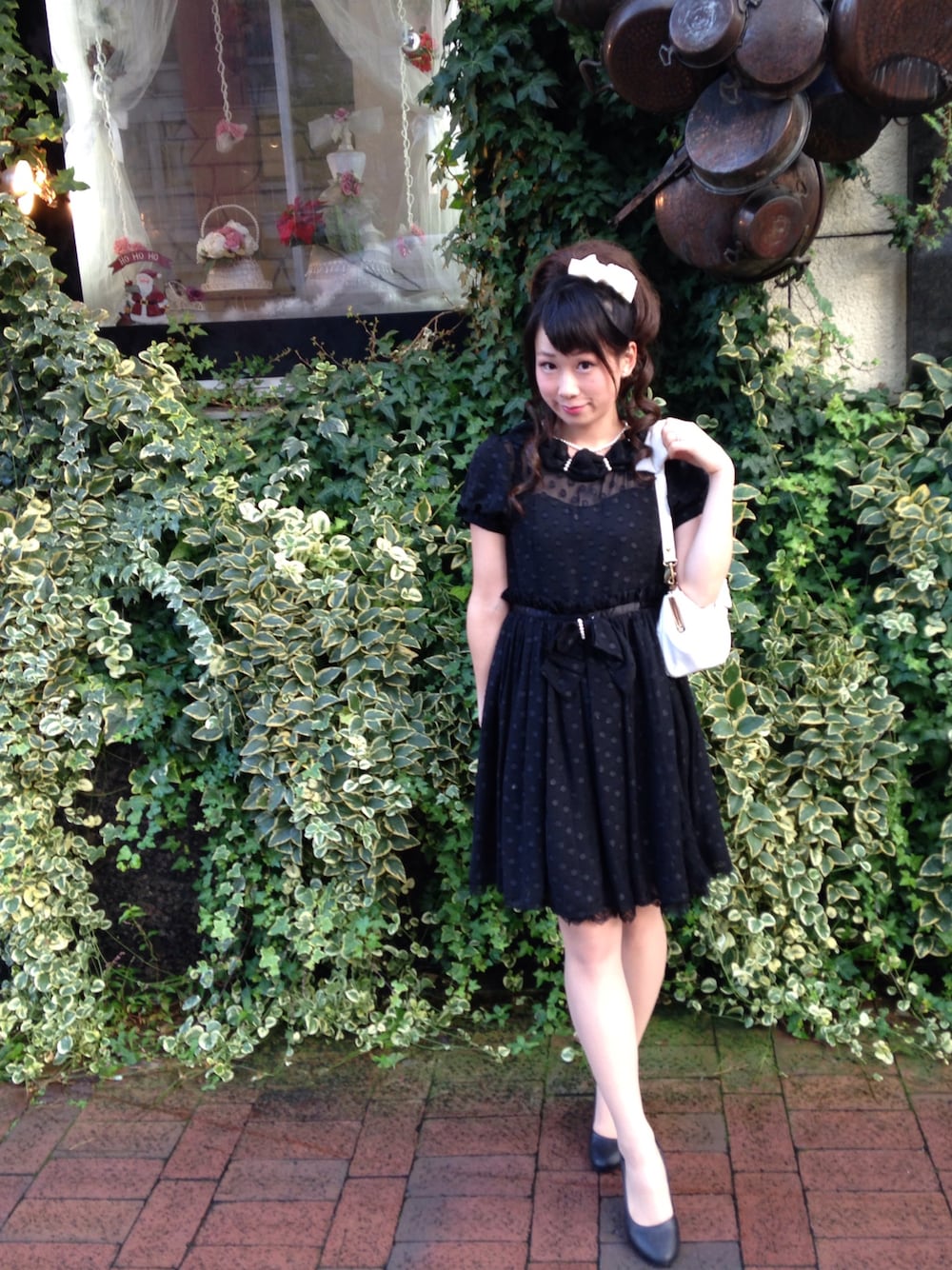「結婚式、結婚式二次会スタイル、フォーマル、ワンピース、モデル、ロリータ、シフォン、ドレス、おめかしコーデ、大人コーデ」｜「Honeysのアイテム（パンプス、ブラック系）」を使った、鈴木りぇさん（レディース・156cm）の秋コーディネートの1枚目の写真