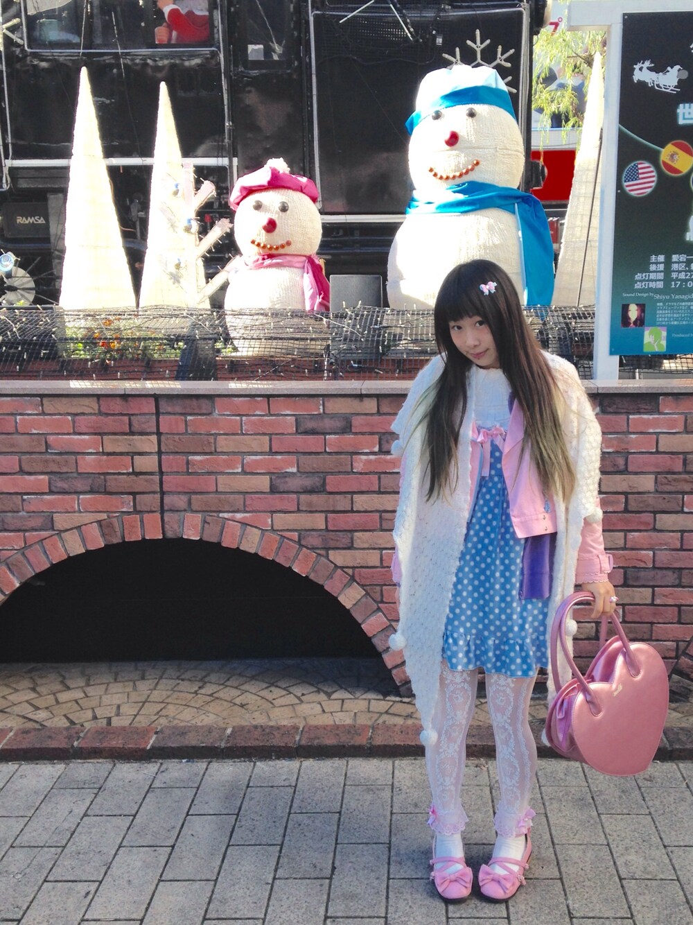 「パステルカラー、キッズコーデ、かわいい、原宿、青文字系、KERA!、Kawaii、Japan、ジャンパースカート、冬」｜「Angelic Prettyのアイテム（タイツ/ストッキング、ピンク系）」を使った、鈴木りぇさん（レディース・156cm）の秋コーディネートの1枚目の写真
