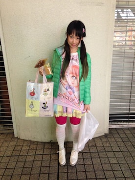 「LADUREE（ラデュレ）のアイテム」を使った、鈴木りぇさん（レディース・156cm）の冬コーディネート