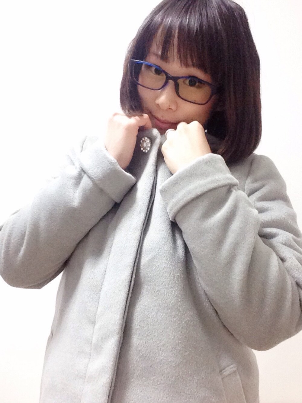 「コート、ノーカラーコート、グレー、outfit、ootd、めがね、フォロワー募集、女の子、原宿、キレイめ」｜「abc une faceのアイテム（チェスターコート、グレー系）」を使った、鈴木りぇさん（レディース・156cm）の冬コーディネートの1枚目の写真