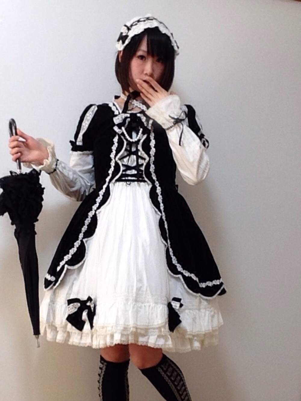 「outfit、ootd、lolita、Kawaii、かわいい、ゆめかわいい、モノトーン、ゴスロリ、ロリータ、節分」｜「ALICE and the PIRATESのアイテム（長傘、ブラック系）」を使った、鈴木りぇさん（レディース・156cm）の冬コーディネートの1枚目の写真