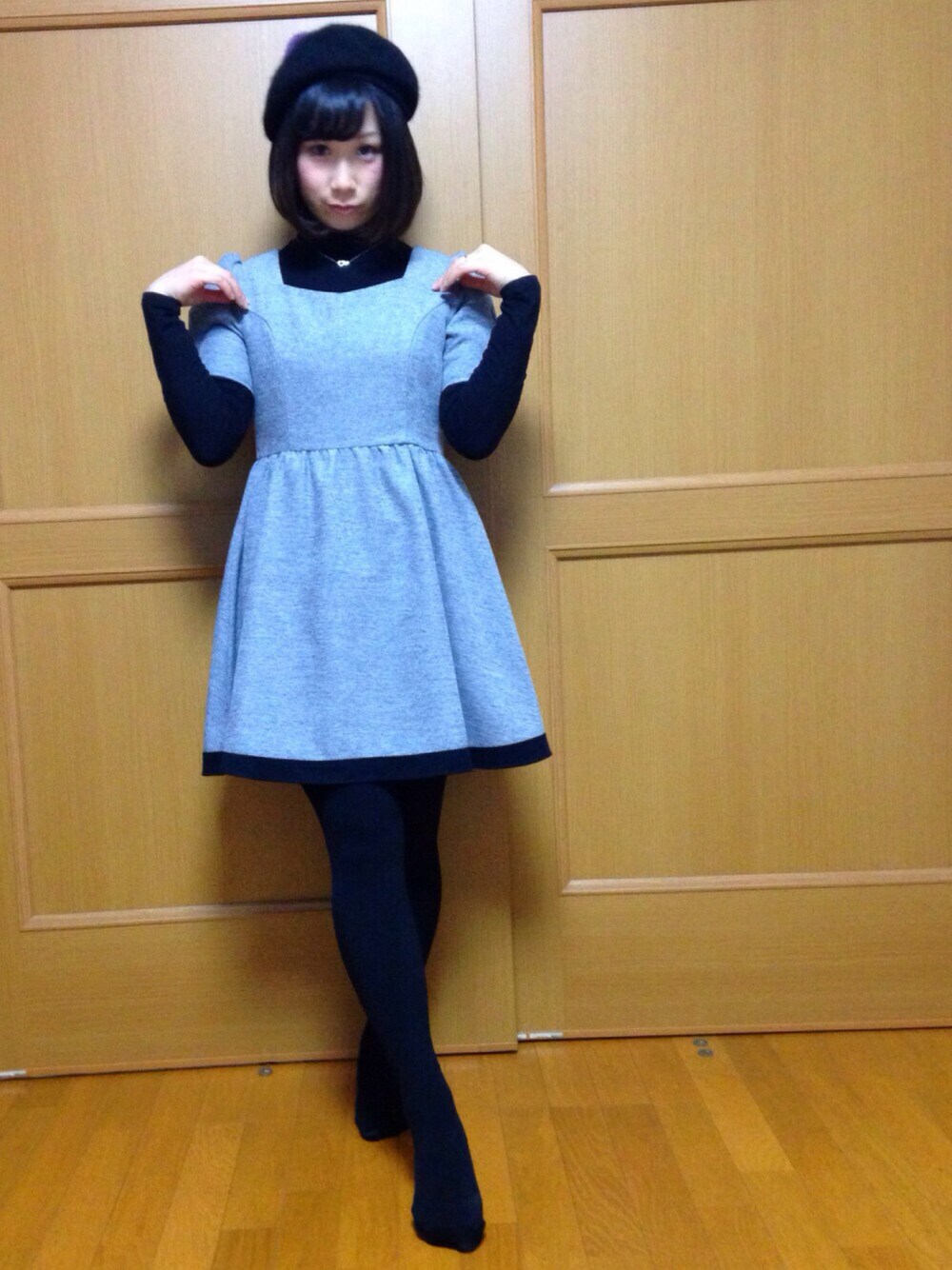 「春コーデ、ワンピース、半袖ワンピース、アレンジ、着回しコーデ、outfit、シンプルコーデ、ootd、休日スタイル、チャコールグレー」｜「CECIL McBEEの【CanCamコラボ】ベルト付フレアワンピース（ワンピース、グレー系）」を使った、鈴木りぇさん（レディース・156cm）の春コーディネートの1枚目の写真