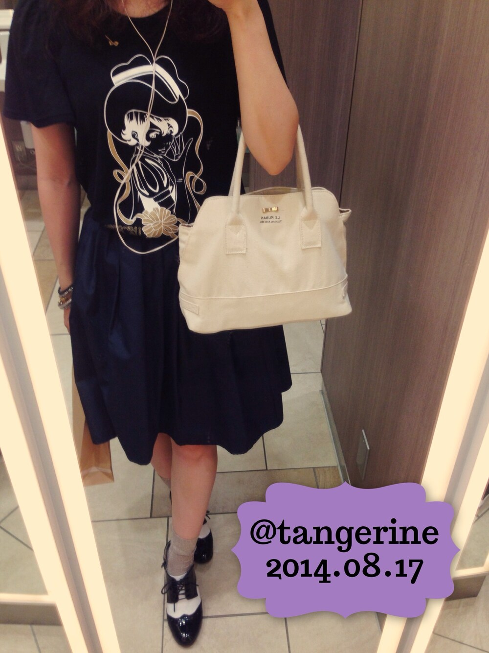 「イラストT」｜「elements,Hのアイテム（Tシャツ/カットソー、ブラック系）」を使った、sleepy.さん（レディース・156cm）の夏コーディネートの1枚目の写真