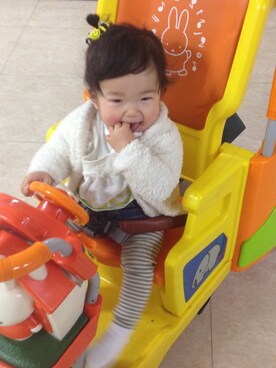 「髪留め（ヘアゴム、イエロー系）」を使った、玲実さん（レディース・172cm）の春コーディネート