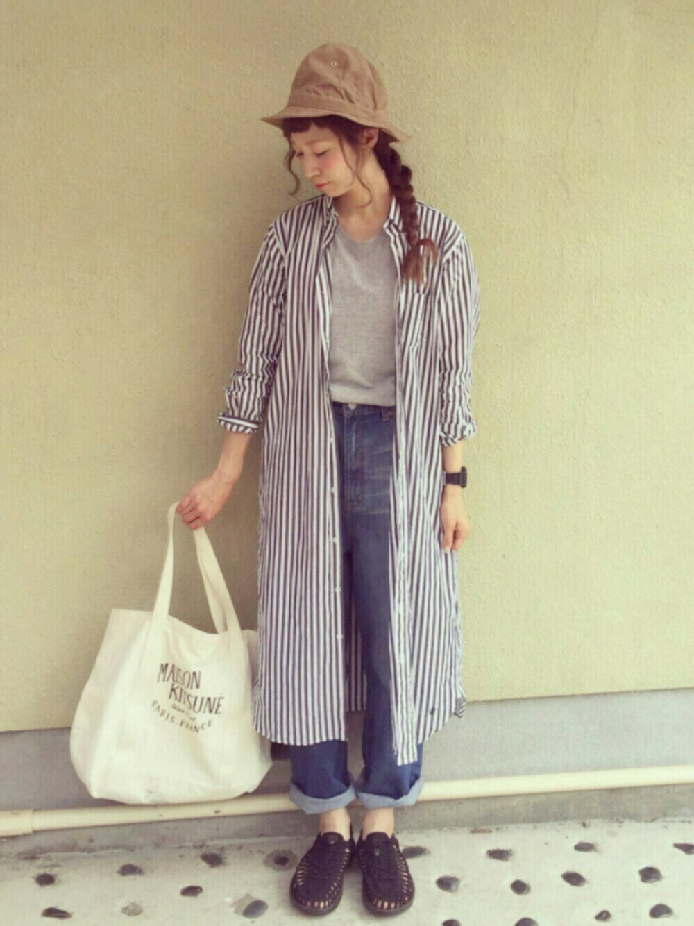 「夏コーデ、パンツスタイル、Tシャツ、ワンピース、デニム、サンダル、ストライプ、アウトドアスタイル」｜「BEAMS BOYのdecho / Hunter Hat 16SS（ハット、ベージュ系）」を使った、ちばのぞみ。さん（レディース・165cm）の春コーディネートの1枚目の写真