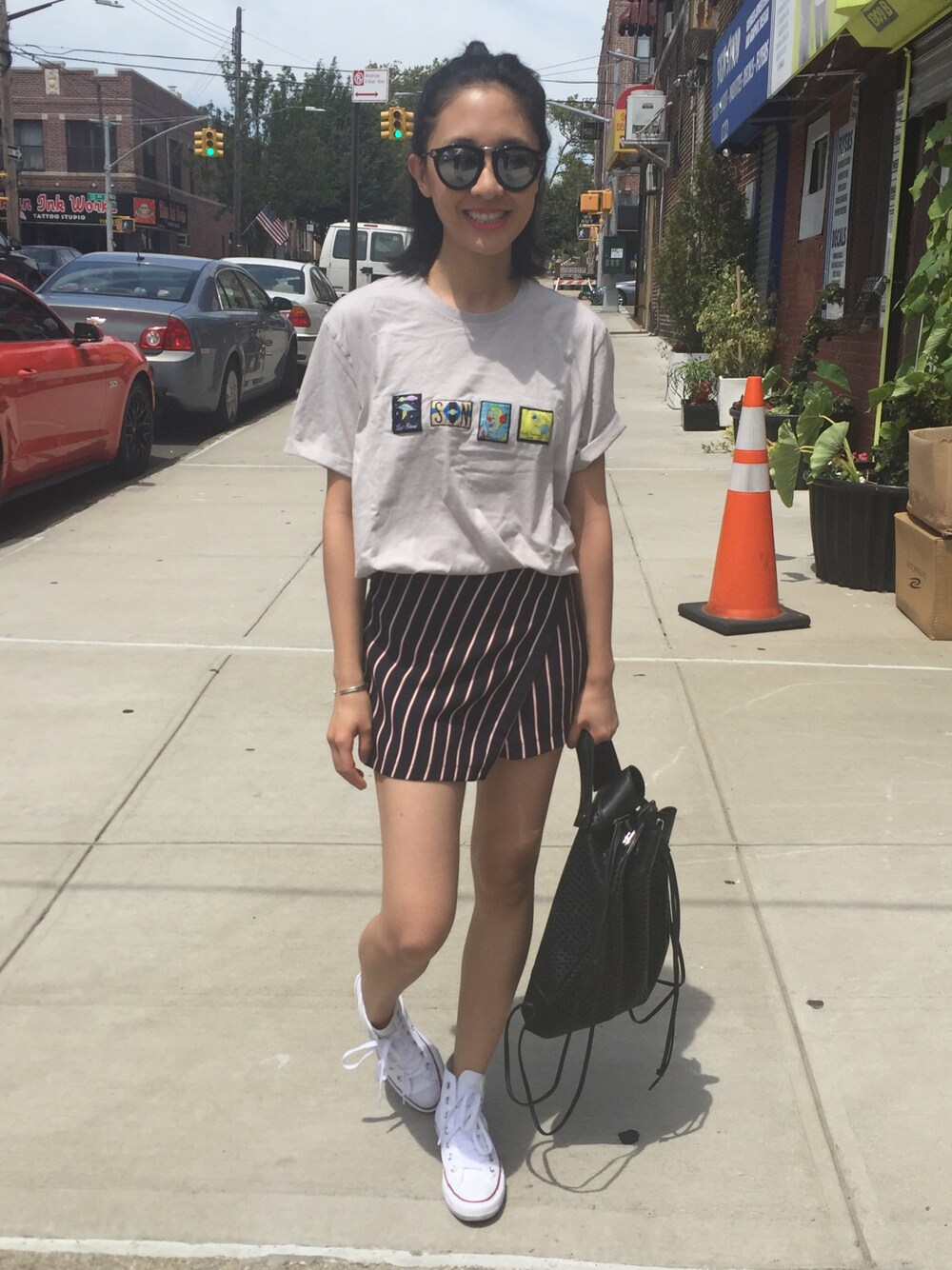 「stripe、summer、夏、NEW YORK、shorts、TEE、converse、gray、sunshine、KAREN WALKER、sunglasses_vogue」｜「Paul Smithのアイテム（Tシャツ/カットソー、グレー系）」を使った、useecaraさん（レディース・163cm）の夏コーディネートの1枚目の写真