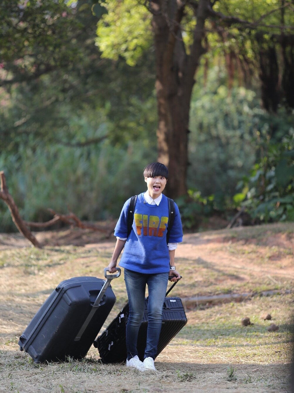 「liyuchun、RIMOWA、black、blue、jeans、fashion」｜「RIMOWAのアイテム（その他、ブラック系）」を使った、李宇春'wearさん（レディース・176cm）の冬コーディネートの1枚目の写真