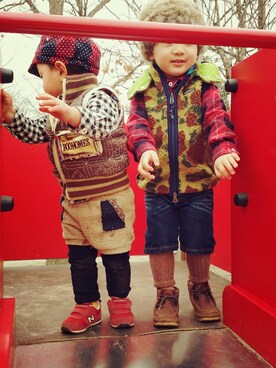 「アイテム（ダウンベスト、ブラウン系）」を使った、bonjourさん（キッズ・100cm）の冬コーディネート