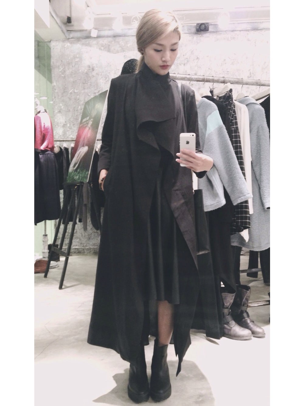 「ALL BLACK、black」｜「H&Mのアイテム（ブーツ、ベージュ系）」を使った、Enidlamさん（レディース・155cm）の秋コーディネートの1枚目の写真