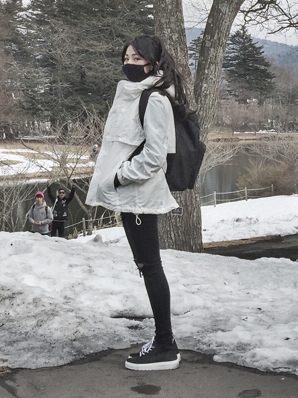 「white、black、winter、Japan、snow peak」｜「LOWRYS FARMのアイテム（ジャケット/アウター、ホワイト系）」を使った、Enidlamさん（レディース・155cm）の冬コーディネートの1枚目の写真