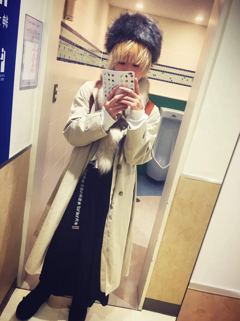 「ootd、trench coat、トレンチコート、Tokyo bopper」｜「WEGOのアイテム（帽子、グレー系）」を使った、中込さん（メンズ・169cm）の秋コーディネートの1枚目の写真