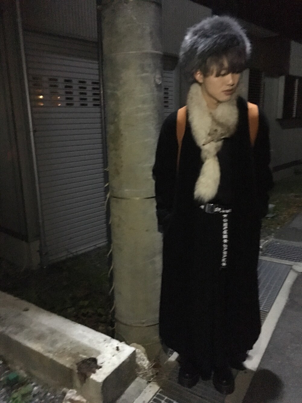 「冬、冬コーデ、黒、ootd、Dr.Martens、WEGO、Paul Smith、fashion、きつねマフラー」｜「WEGOのWEGO/ロシアン帽（ハンチング/ベレー帽、グレー系）」を使った、中込さん（メンズ・169cm）の秋コーディネートの1枚目の写真
