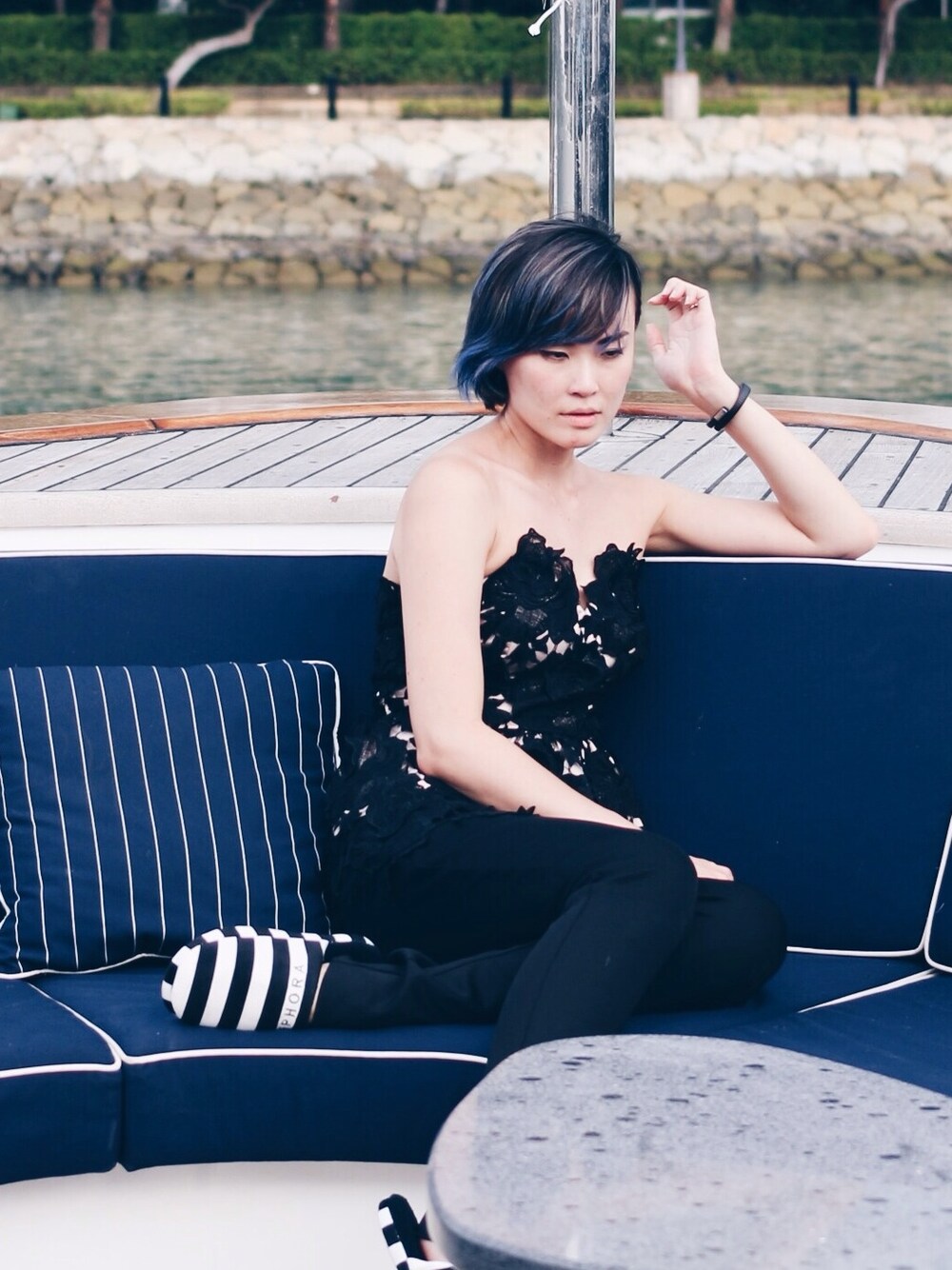 「Eightslate、wearsg、Singapore、black、simple、lace」｜「eightslateのアイテム（チューブトップ、ブラック系）」を使った、Arissa Haさん（レディース・168cm）の春コーディネートの1枚目の写真