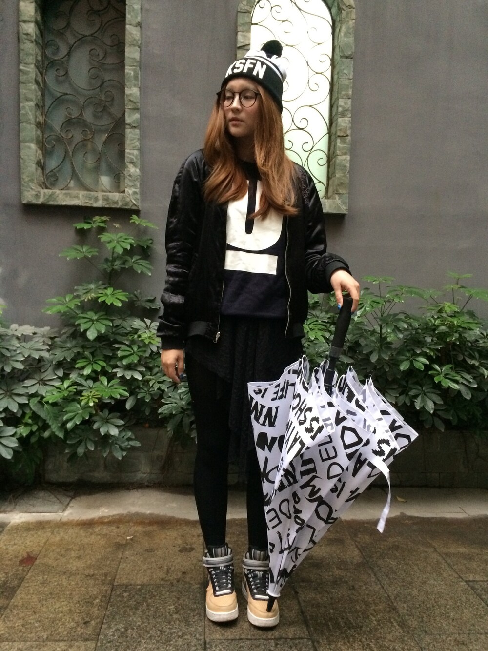 「BLK DNMのアイテム（長傘、ホワイト系）」を使った、IVY_POWERさん（レディース・50cm）の春コーディネートの1枚目の写真