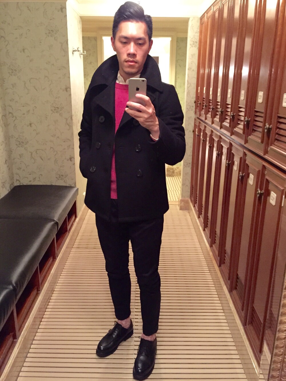 「wool、Pea Coat、classic、menswear」｜「INDIVIDUALIZED SHIRTSのアイテム（シャツ/ブラウス、ホワイト系）」を使った、Fung Chanさん（メンズ・174cm）の春コーディネートの1枚目の写真