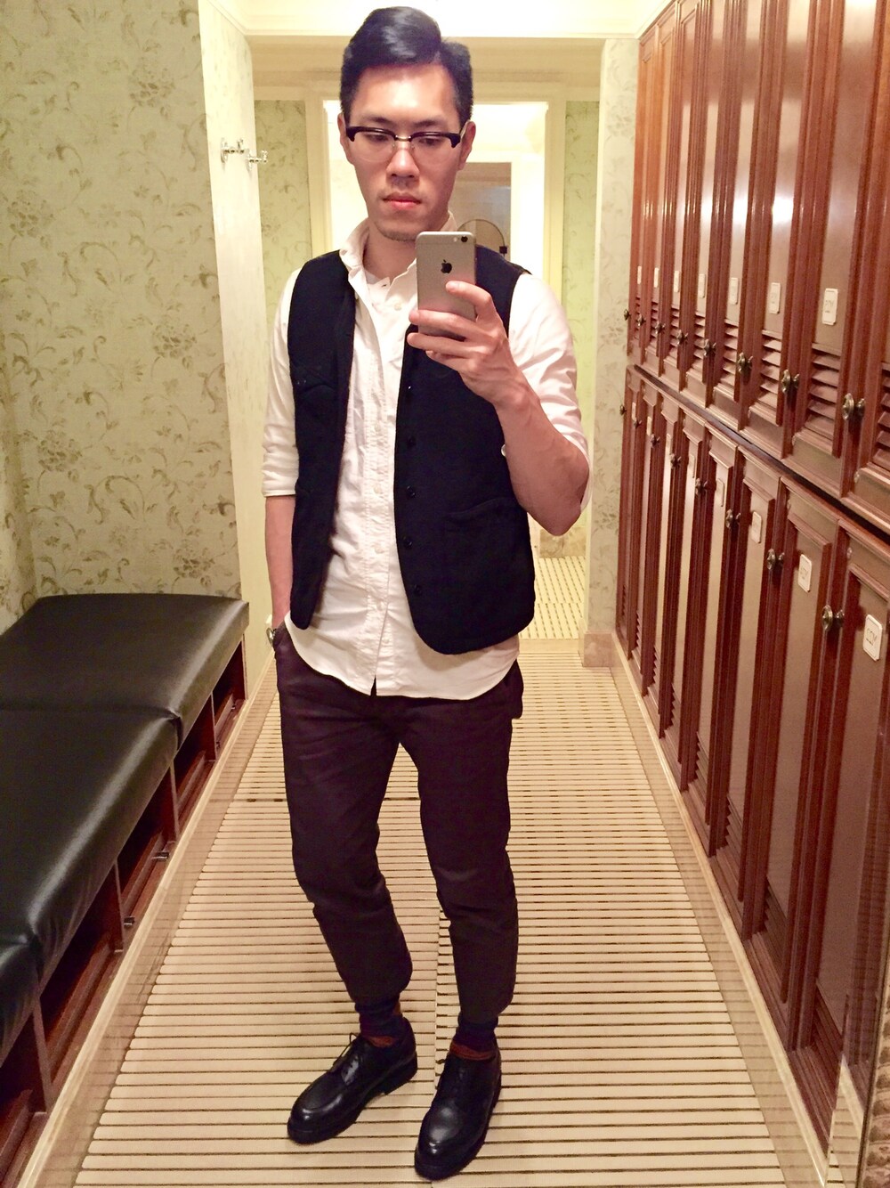 「wool、chambord、oxford shirt、menswear、classic、England」｜「INDIVIDUALIZED SHIRTSのアイテム（シャツ/ブラウス、ホワイト系）」を使った、Fung Chanさん（メンズ・174cm）の春コーディネートの1枚目の写真