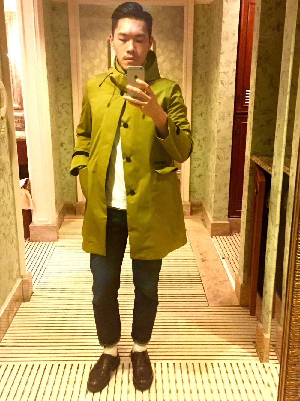 「Gentleman、daily look、Raining day、gym」｜「MINOTAURのアイテム（ポンチョ、その他）」を使った、Fung Chanさん（メンズ・174cm）の春コーディネートの1枚目の写真