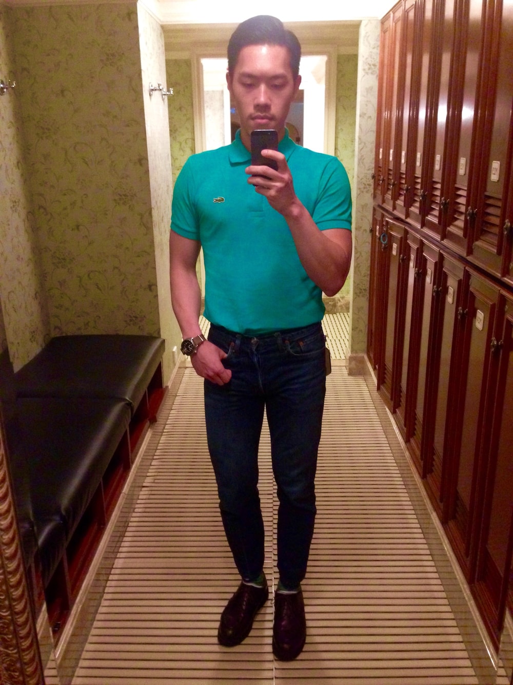 「happyfriday、LACOSTE、Japan、japanmade、chambord」｜「LACOSTEのアイテム（ポロシャツ、その他）」を使った、Fung Chanさん（メンズ・178cm）の春コーディネートの1枚目の写真