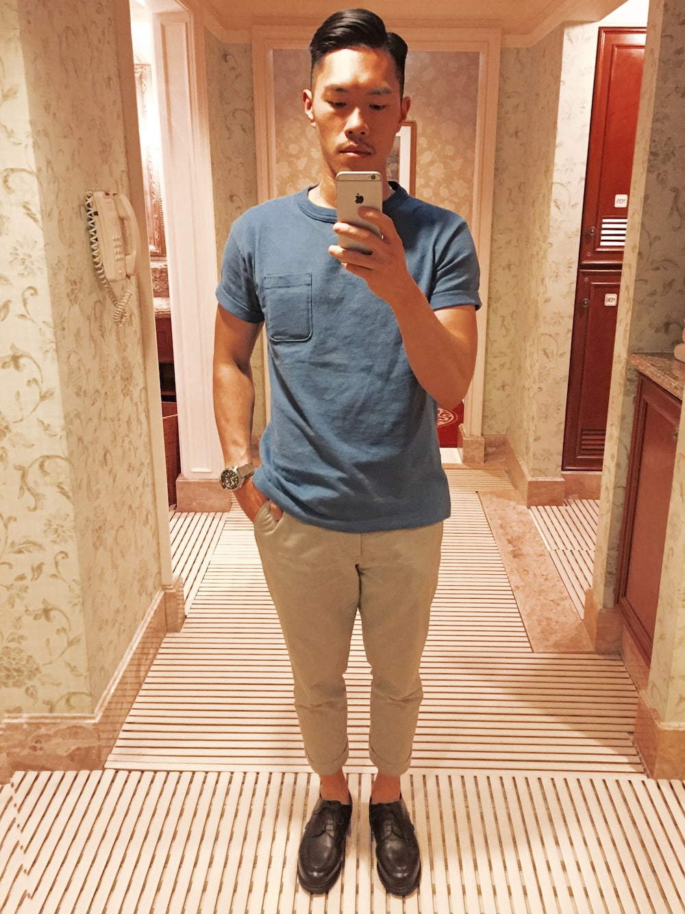 「daily look、heavyweight、USA、POCKET TEE、leather」｜「Championのアイテム（Tシャツ/カットソー、ブルー系）」を使った、Fung Chanさん（メンズ・178cm）の春コーディネートの1枚目の写真