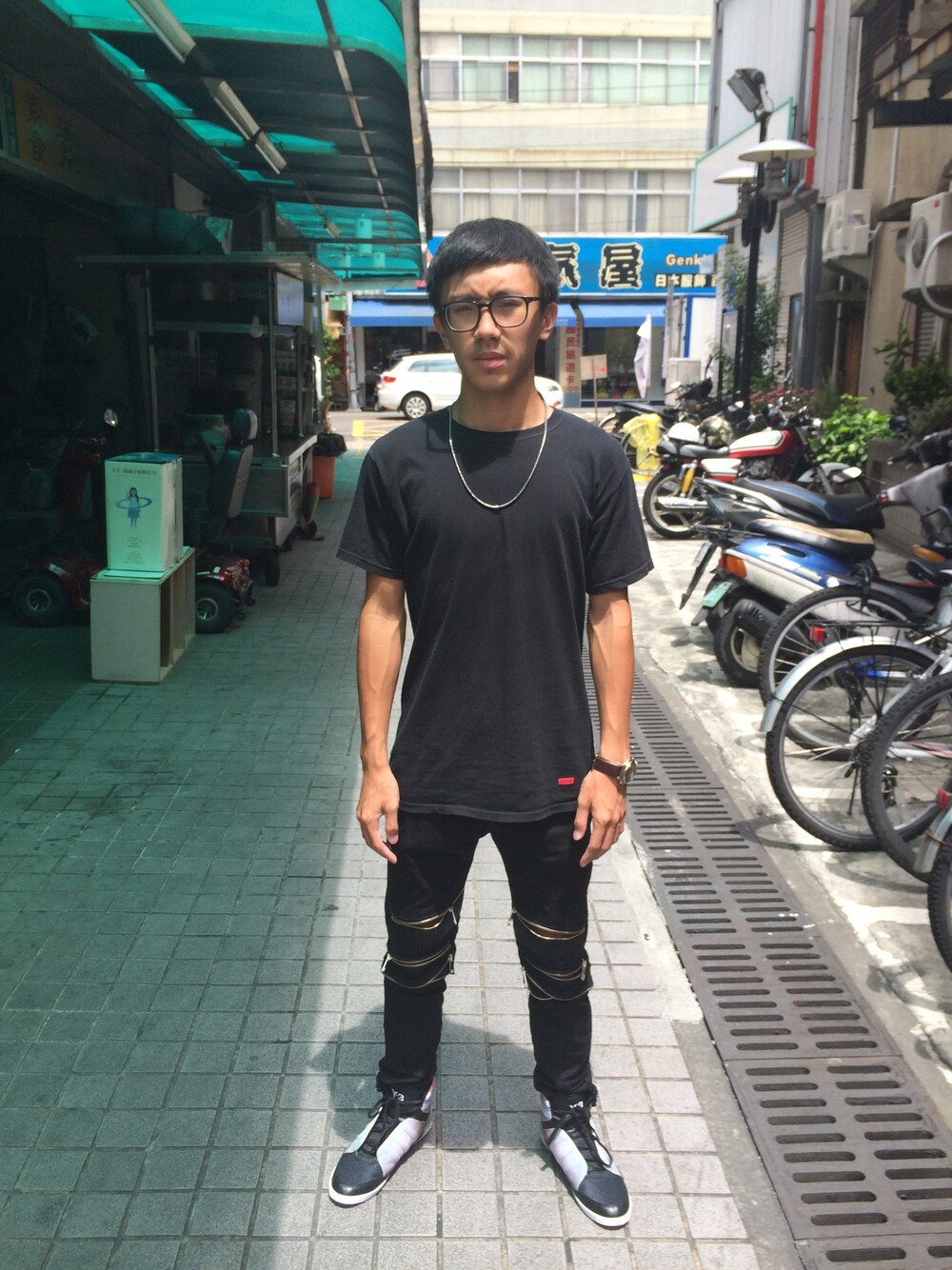 「Y-3」｜「Y-3のアイテム（その他シューズ、その他）」を使った、丁豪さん（メンズ・167cm）の夏コーディネートの1枚目の写真