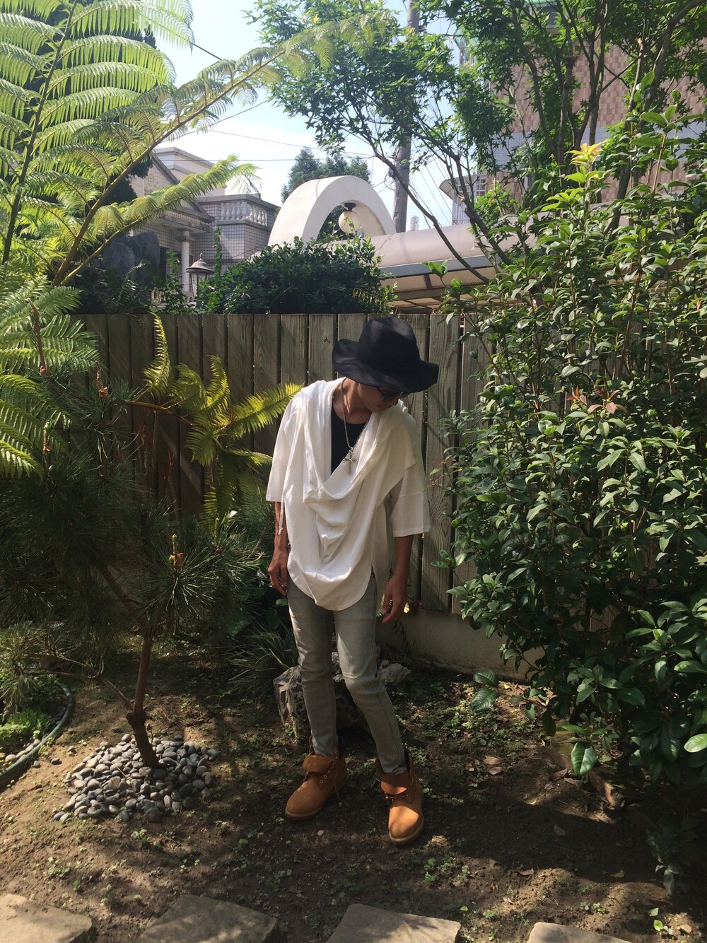 「garden style」｜「CHROME HEARTSのアイテム（ネックレス、シルバー系）」を使った、丁豪さん（メンズ・167cm）の春コーディネートの1枚目の写真