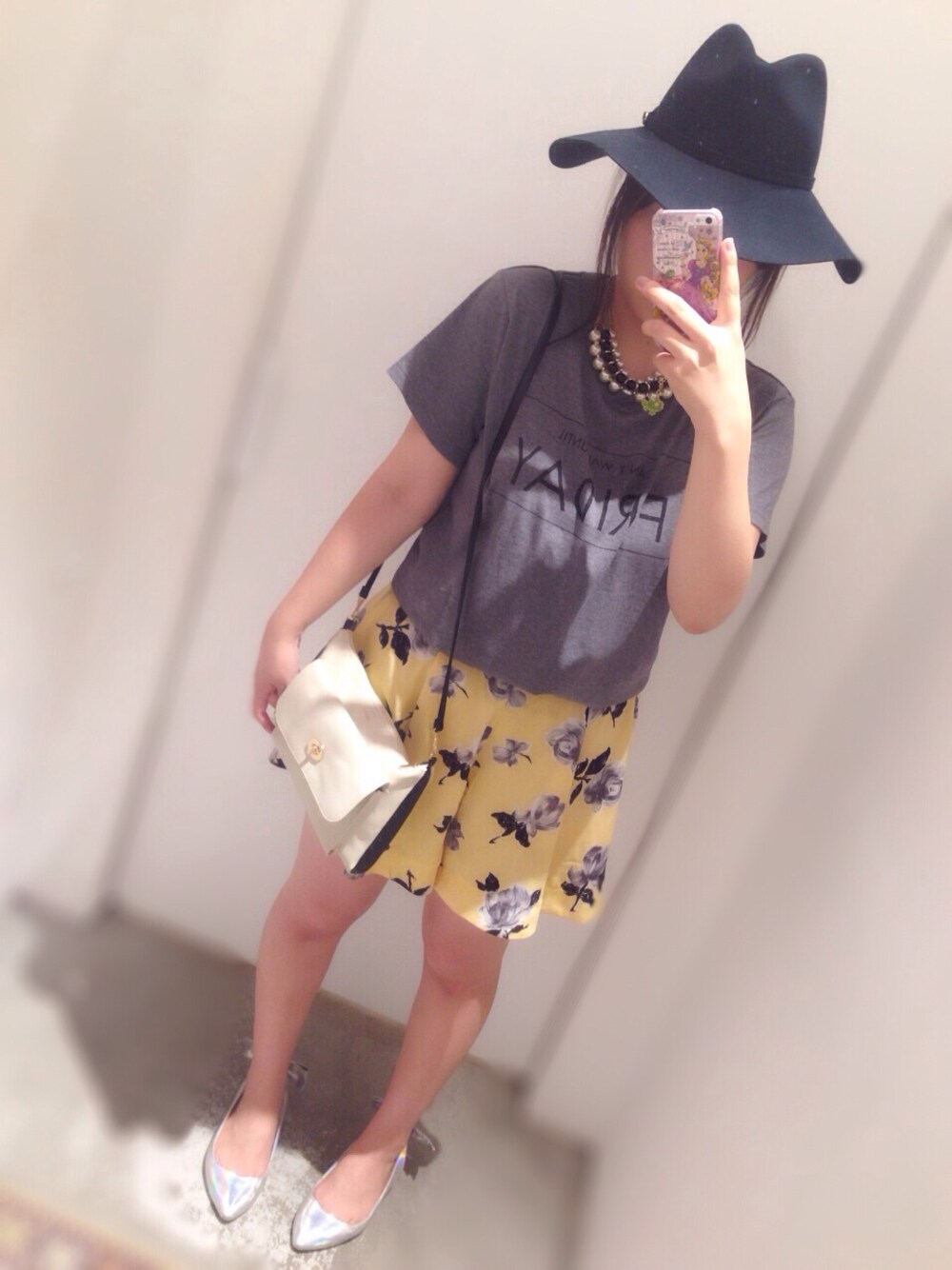 「snidel、FRAY I.D、dazzlin、2014AW、mook本、ootd、fashion」｜「FRAY I.DのFRAY I.D AUTUMN/WINTER 14'collection book付Tシャツ（Tシャツ/カットソー、グレー系）」を使った、みたたんさん（レディース・158cm）の秋コーディネートの1枚目の写真