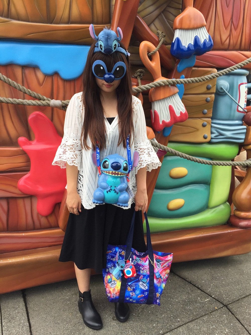 「モノトーン、snidel、MERCURYDUO(MERCURYDUO)、disney、ディズニー、TDL、東京ディズニーランド、スティッチ、ディズニーコーデ、coordinate」｜「SNIDELのオリジナル刺繍チュニック（シャツ/ブラウス、その他）」を使った、みたたんさん（レディース・158cm）の夏コーディネートの1枚目の写真