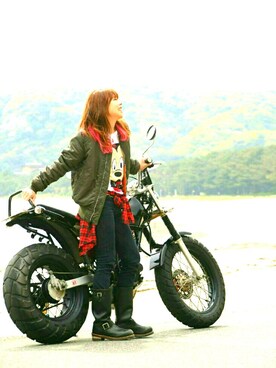 ミリタリージャケットを使った バイク のレディース人気ファッションコーディネート Wear