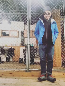「アイテム（マウンテンパーカー、ブルー系）」を使った、todagoniaさん（メンズ・177cm）の冬コーディネート
