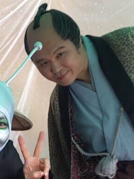 「アイテム（Tシャツ/カットソー、ホワイト系）」を使った、シソンヌ長谷川忍さん（メンズ・185cm）の夏コーディネート