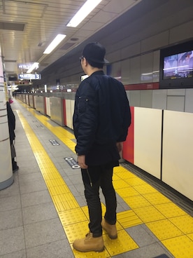 「アイテム（Tシャツ/カットソー、ホワイト系）」を使った、シソンヌ長谷川忍さん（メンズ・185cm）の夏コーディネート