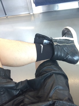 「DRKSHDW by RICK OWENS（ダークシャドウ バイ リックオウエンス）のアイテム（その他パンツ、ブラック系）」を使った、シソンヌ長谷川忍さん（メンズ・185cm）の夏コーディネート